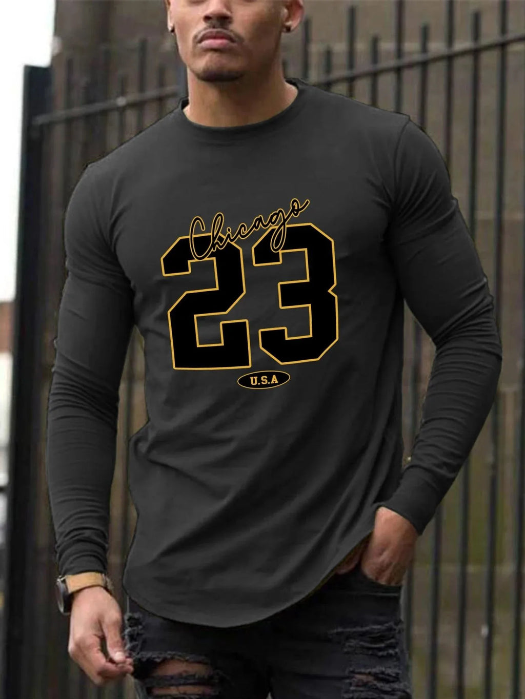The new men's long-sleeved T-shirt for Spring and Autumn 2025 features a casual and comfortable 3D letter print on the street