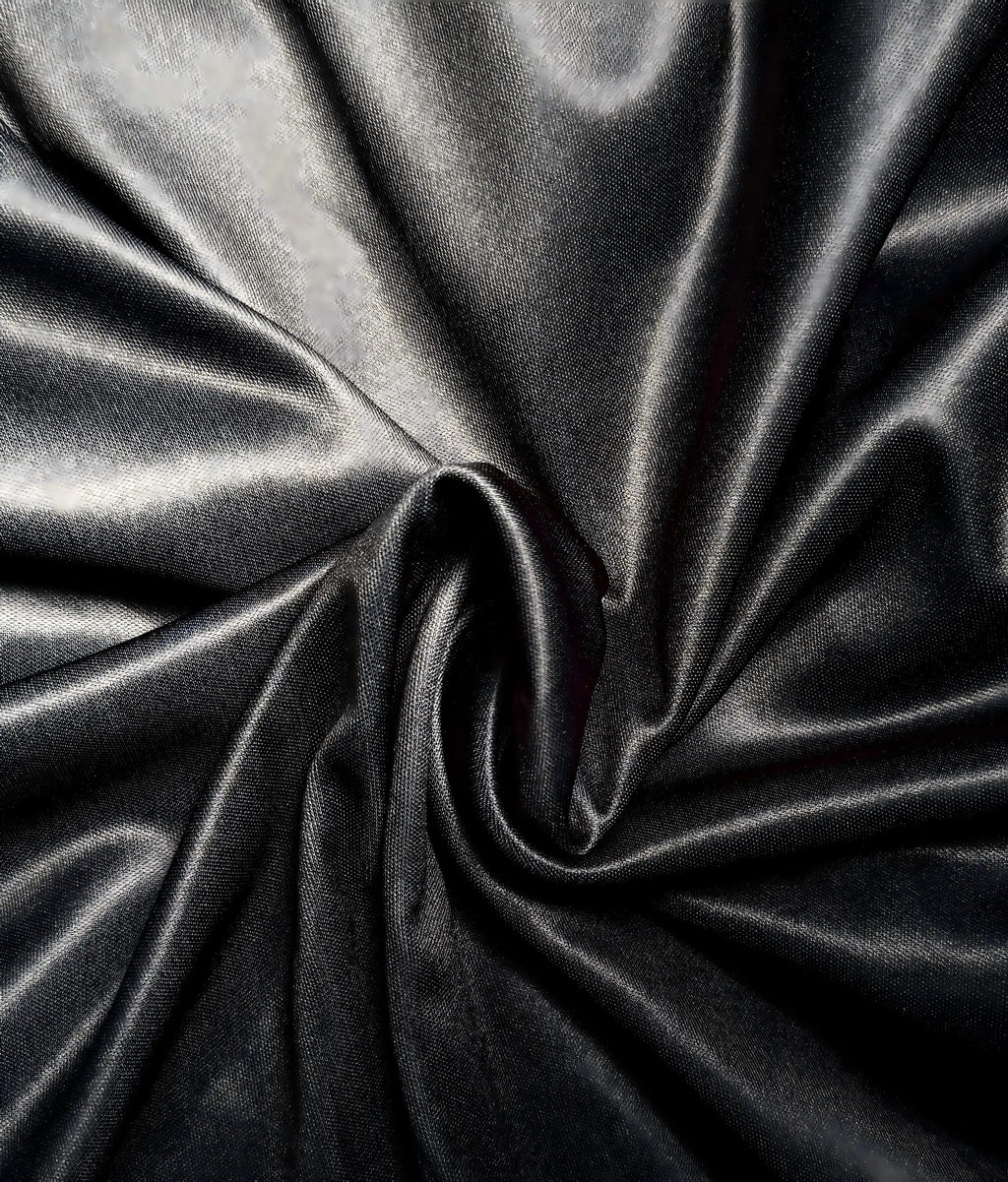 The new men's long-sleeved T-shirt for Spring and Autumn 2025 is casual fashionable and comfortable with 3D striped printing