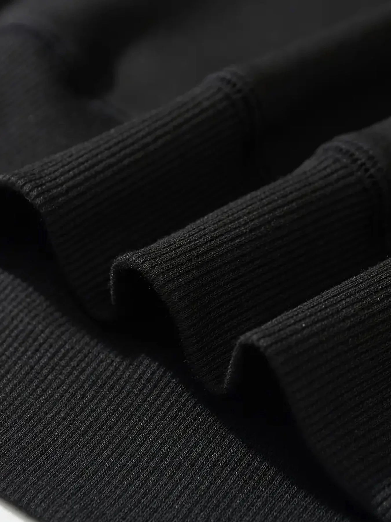 Men's Casual Print Round Neck Sweatshirt Bold Red Black Abstract Design Regular Fit  Versatile for Everyday Youthful Style