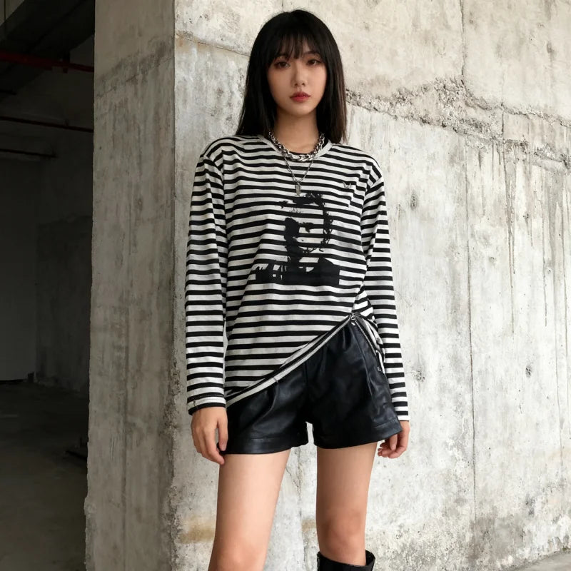 2025 New style dark black printed T-shirt, round-neck long-sleeved pullover, streetwear y2k men's and women's top