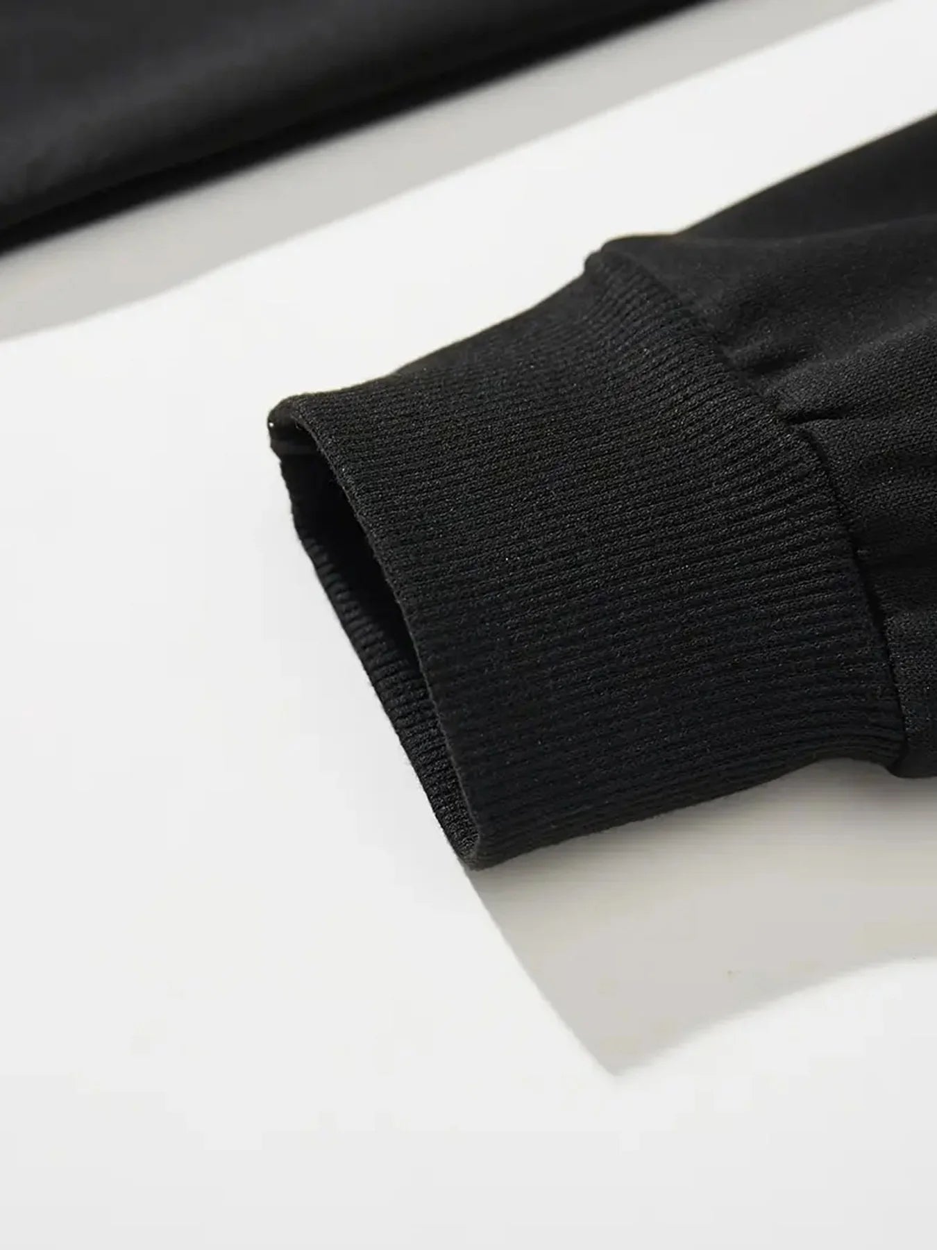 Men's Casual Print Round Neck Sweatshirt Bold Red Black Abstract Design Regular Fit  Versatile for Everyday Youthful Style